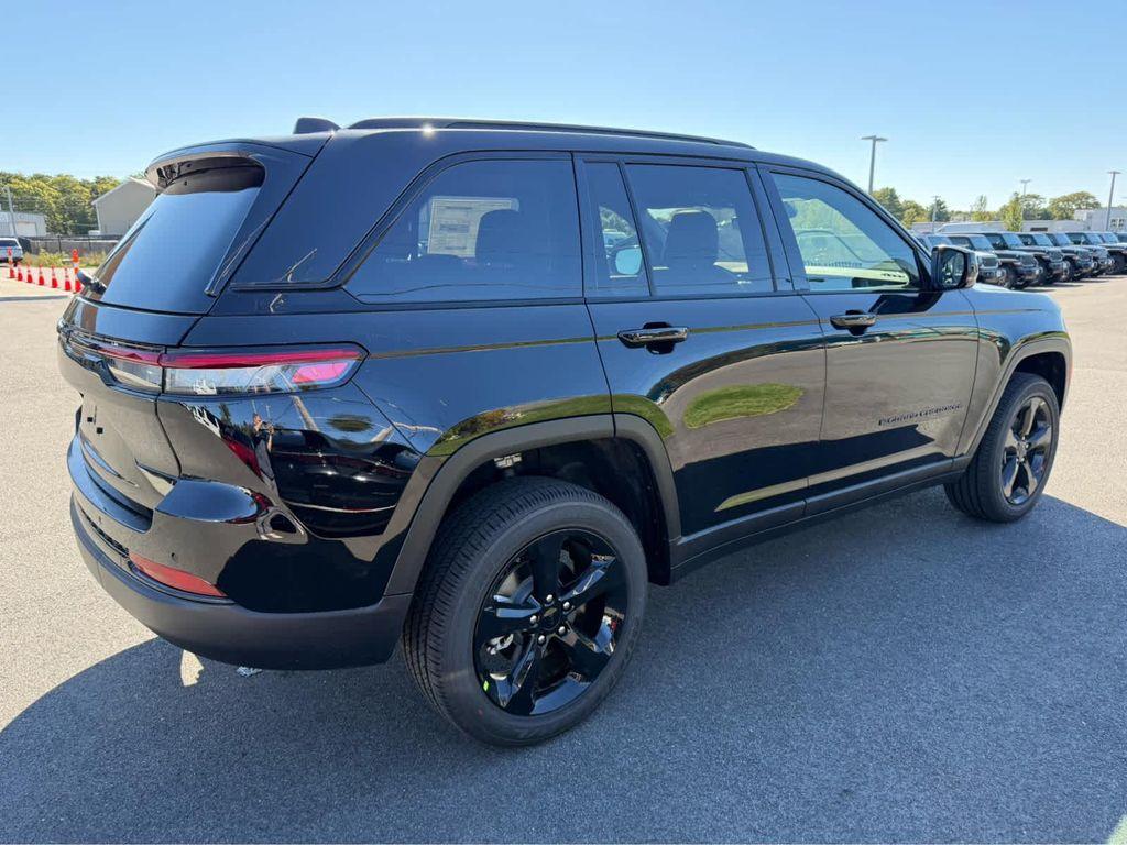 new 2025 Jeep Grand Cherokee car, priced at $43,750