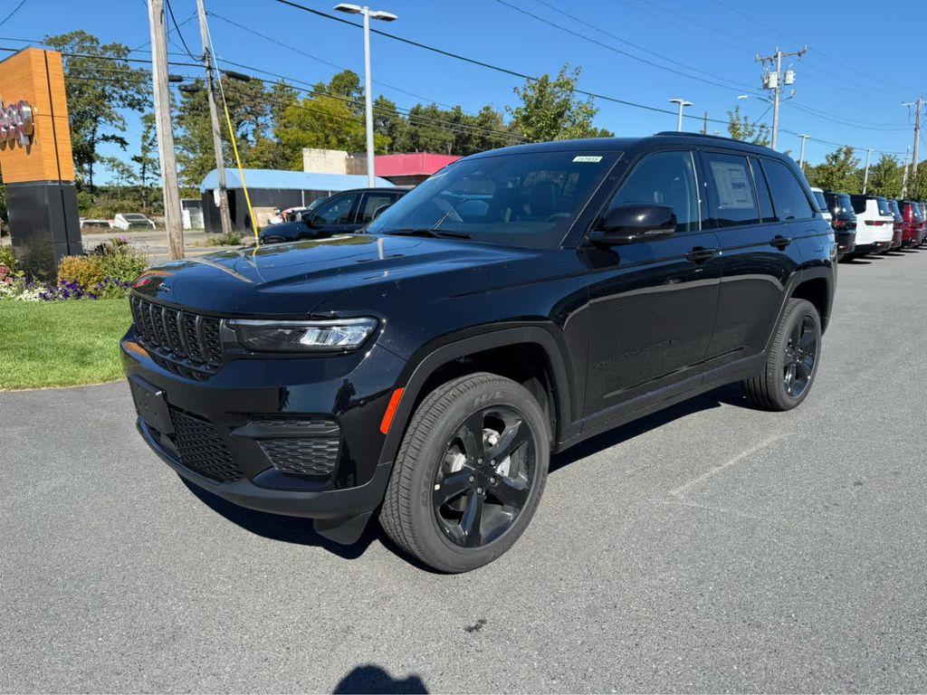 new 2025 Jeep Grand Cherokee car, priced at $43,750