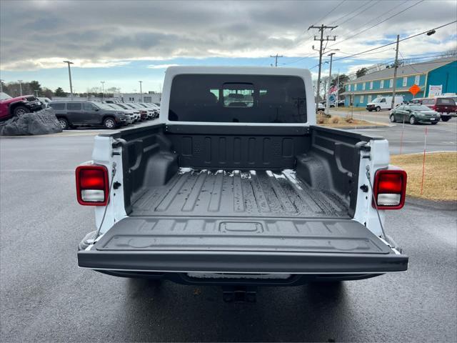 new 2025 Jeep Gladiator car, priced at $43,078