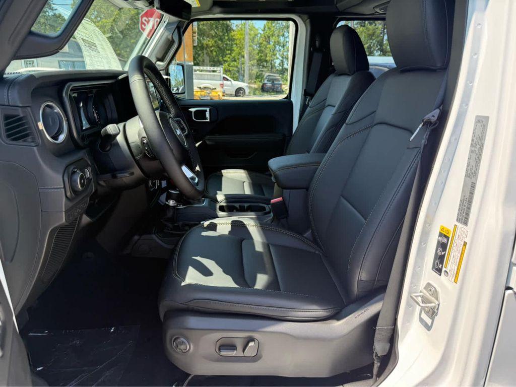 new 2025 Jeep Wrangler car, priced at $56,275