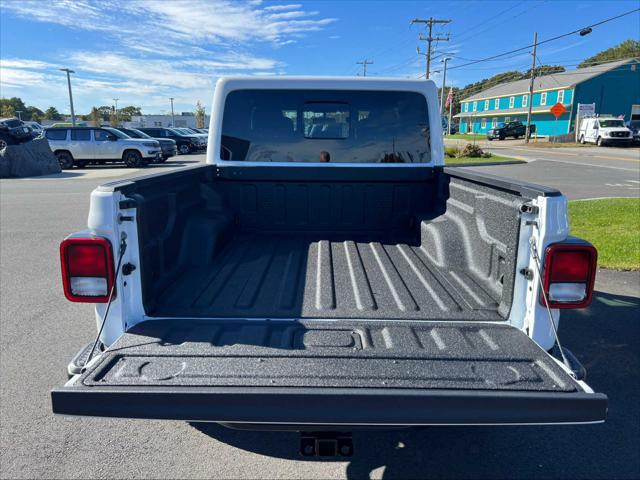 new 2024 Jeep Gladiator car, priced at $45,397