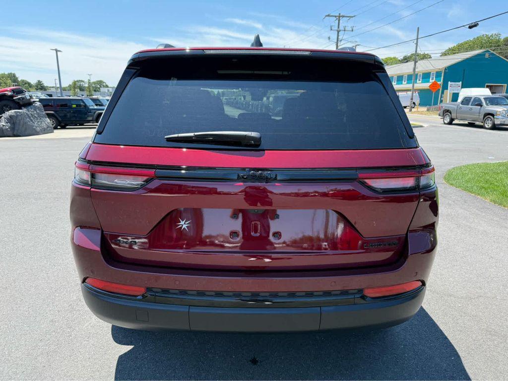used 2025 Jeep Grand Cherokee car, priced at $42,975
