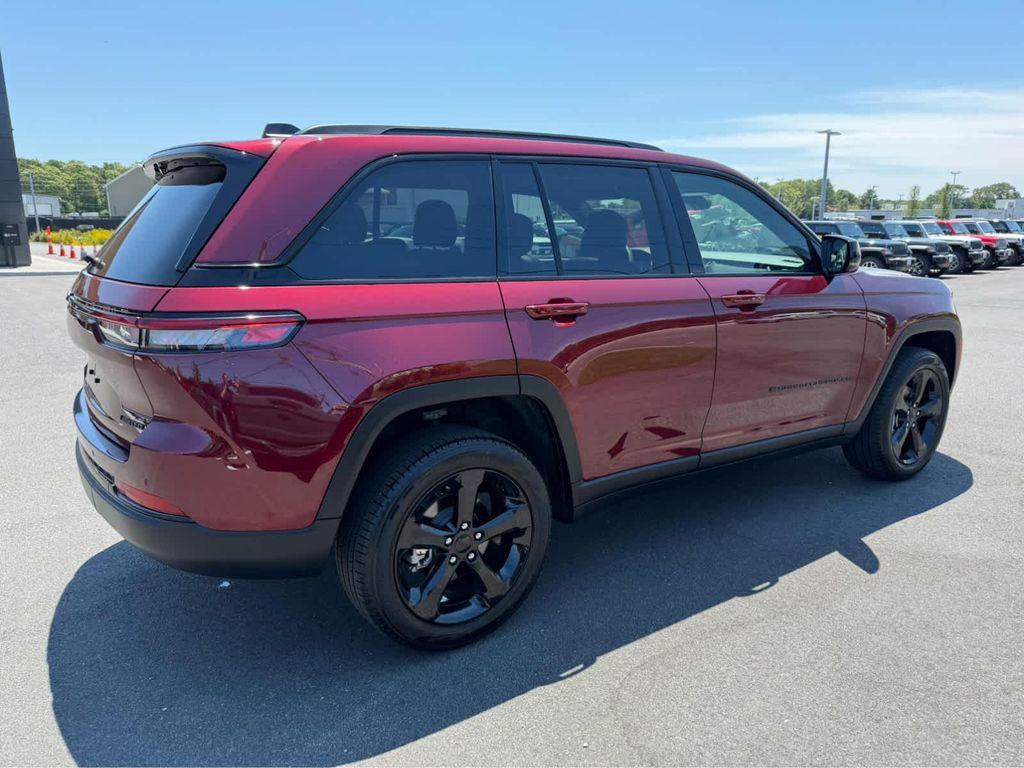 used 2025 Jeep Grand Cherokee car, priced at $42,975