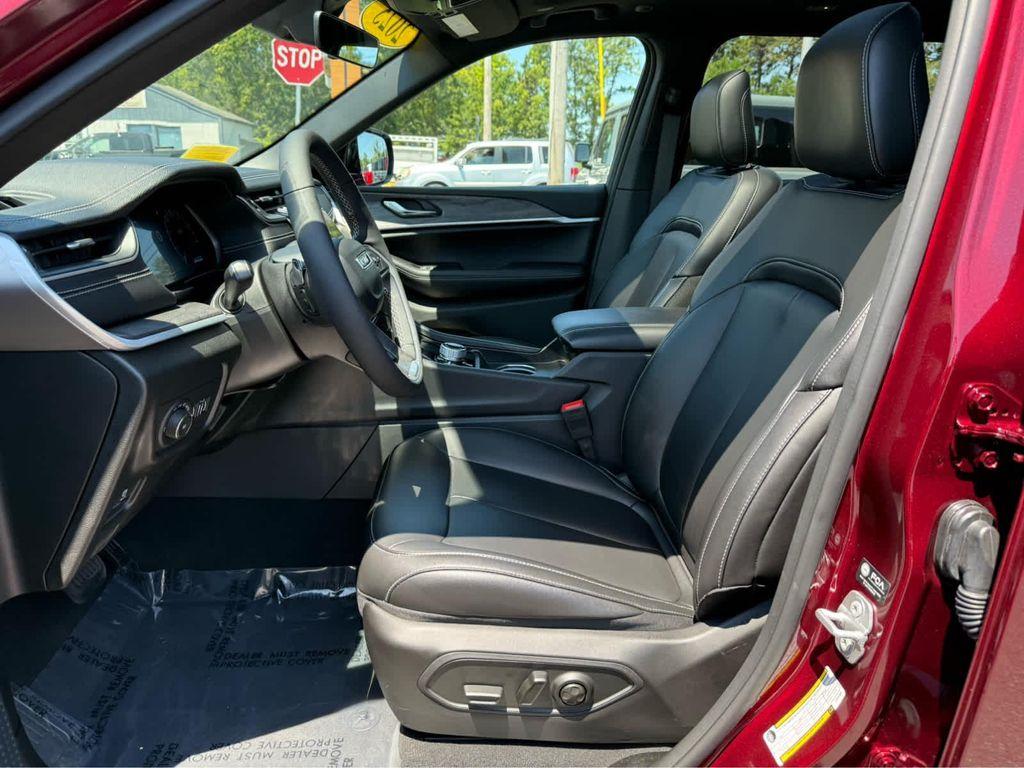 used 2025 Jeep Grand Cherokee car, priced at $42,975