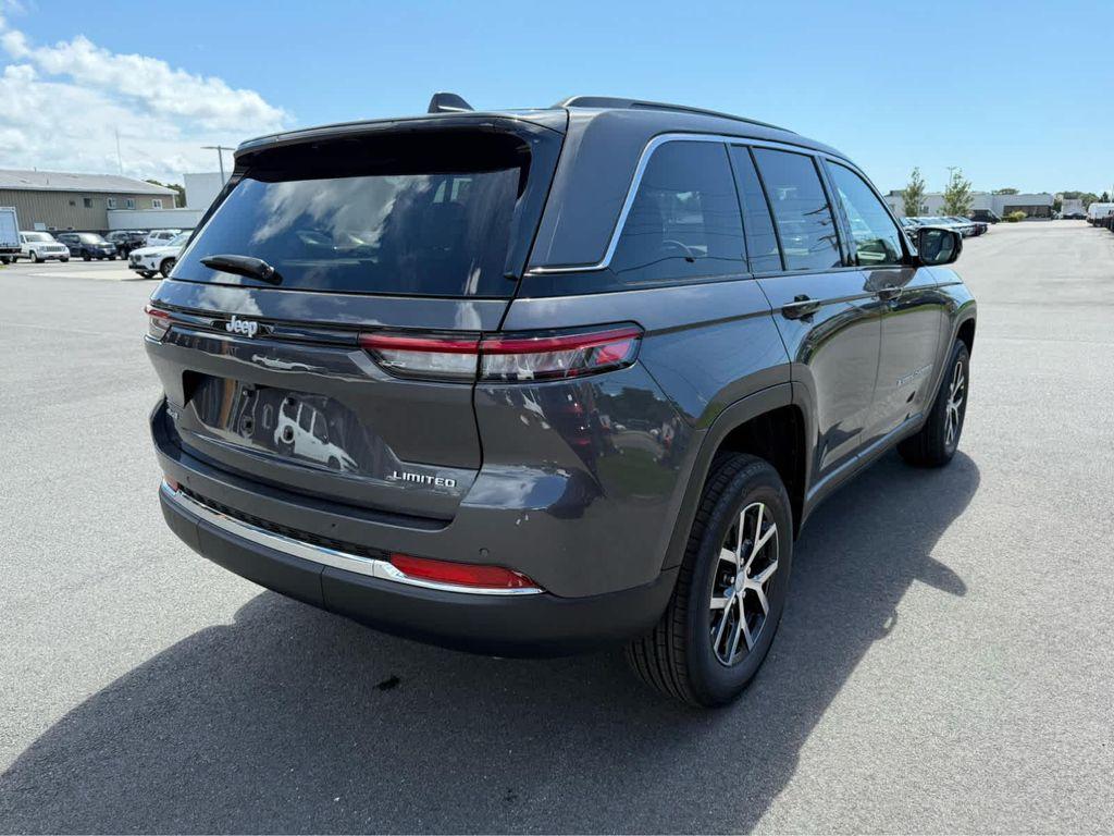 new 2025 Jeep Grand Cherokee car, priced at $45,250