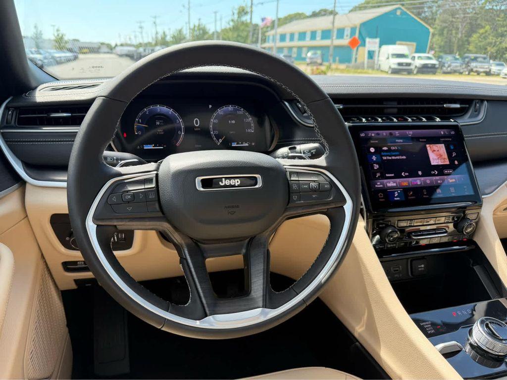 new 2025 Jeep Grand Cherokee car, priced at $45,250
