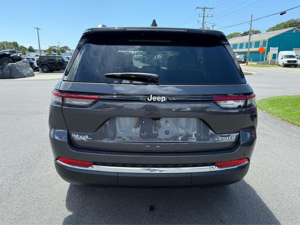 new 2025 Jeep Grand Cherokee car, priced at $45,250