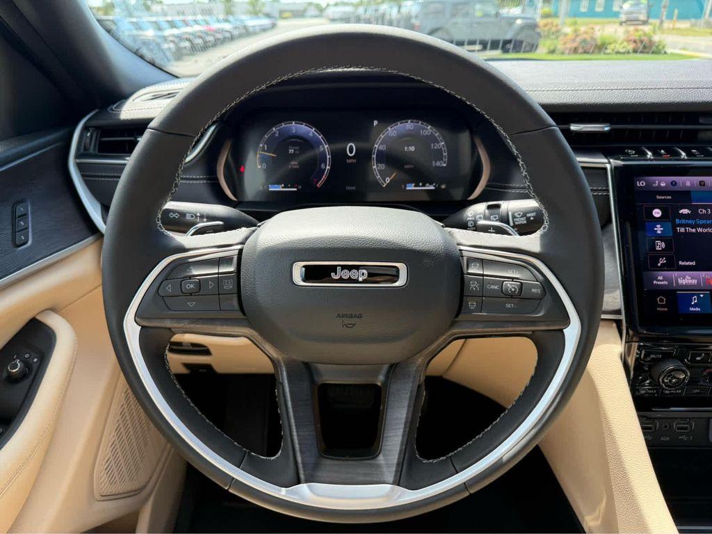 new 2025 Jeep Grand Cherokee car, priced at $45,250
