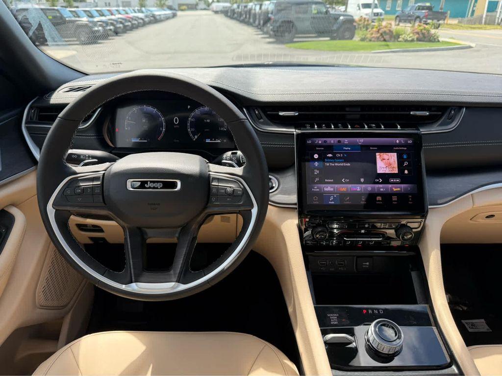 new 2025 Jeep Grand Cherokee car, priced at $45,250