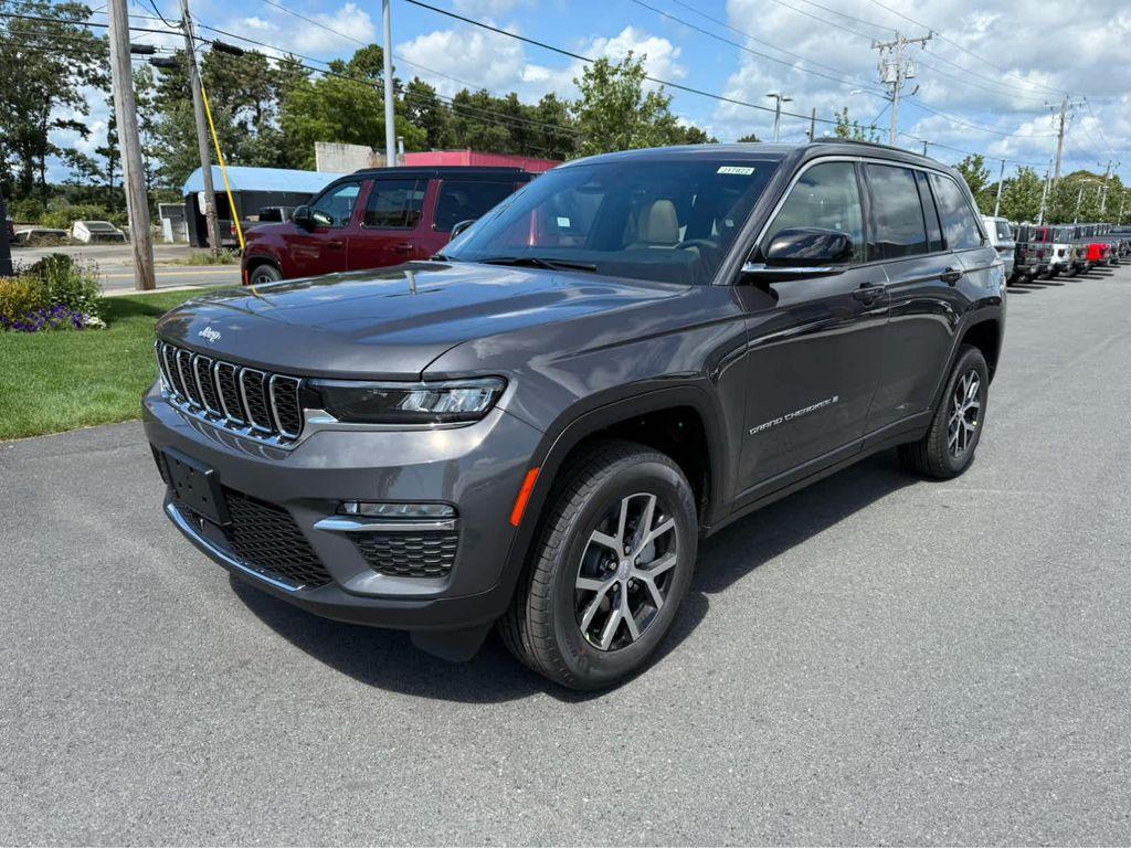 new 2025 Jeep Grand Cherokee car, priced at $45,250