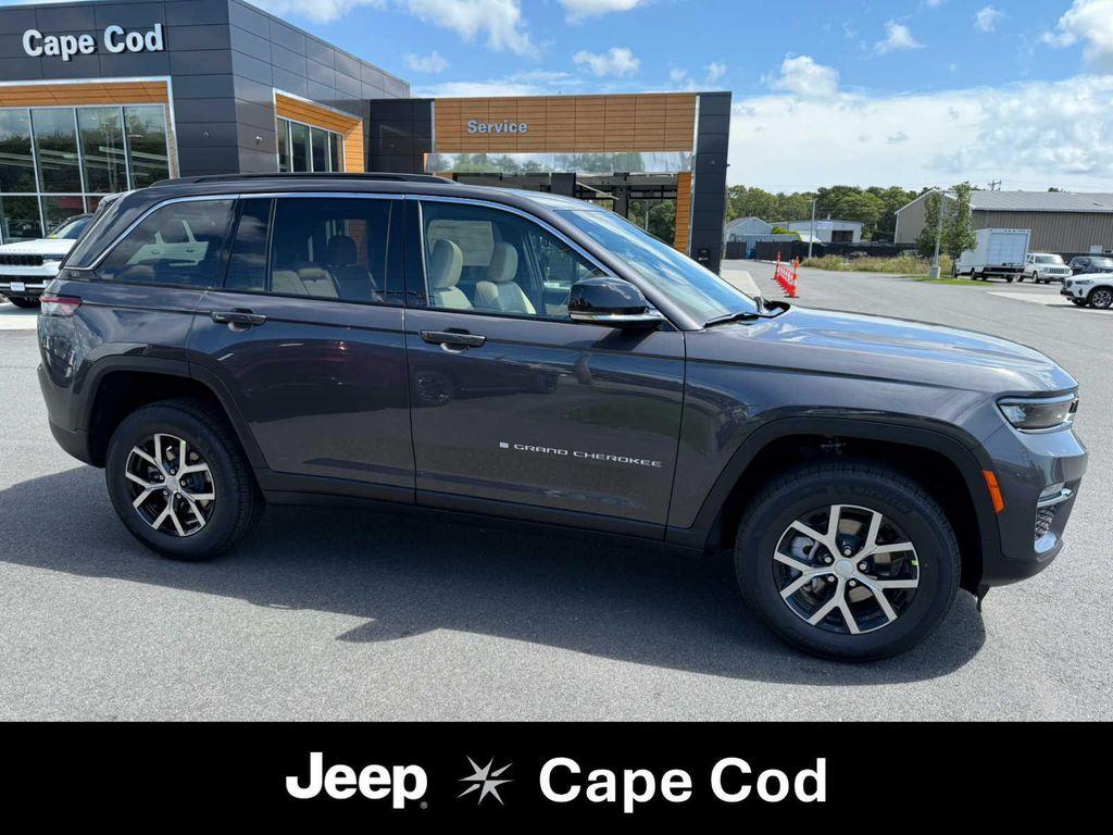new 2025 Jeep Grand Cherokee car, priced at $47,975