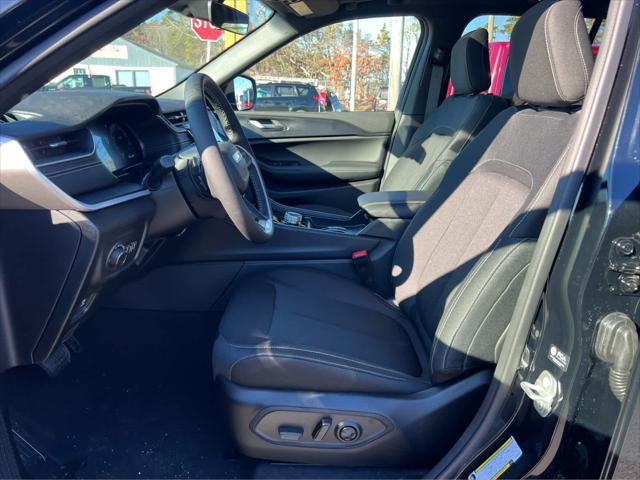 new 2025 Jeep Grand Cherokee car, priced at $41,175