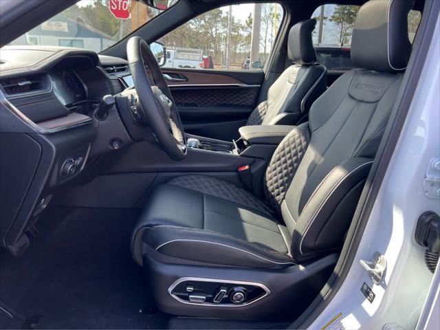 new 2025 Jeep Grand Cherokee car, priced at $60,555