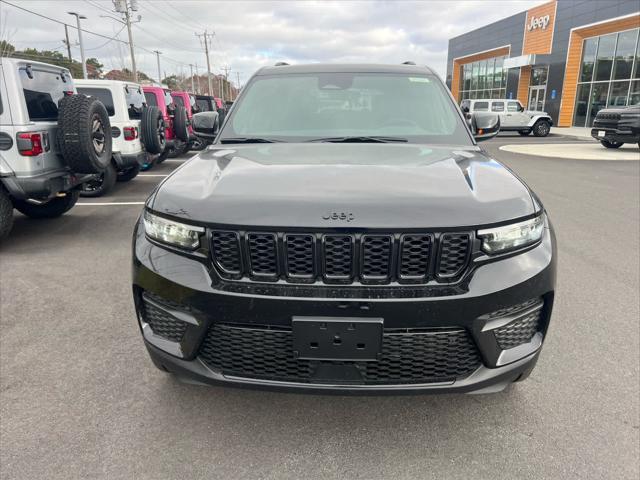 new 2025 Jeep Grand Cherokee car, priced at $48,175