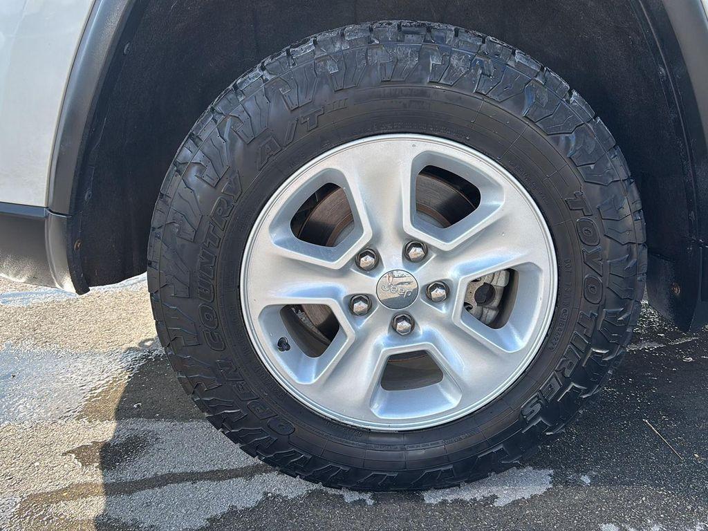 used 2015 Jeep Grand Cherokee car, priced at $11,589