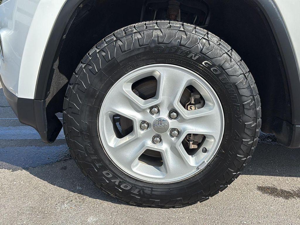used 2015 Jeep Grand Cherokee car, priced at $11,589
