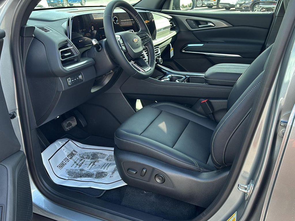 new 2026 Chevrolet Traverse car, priced at $49,420