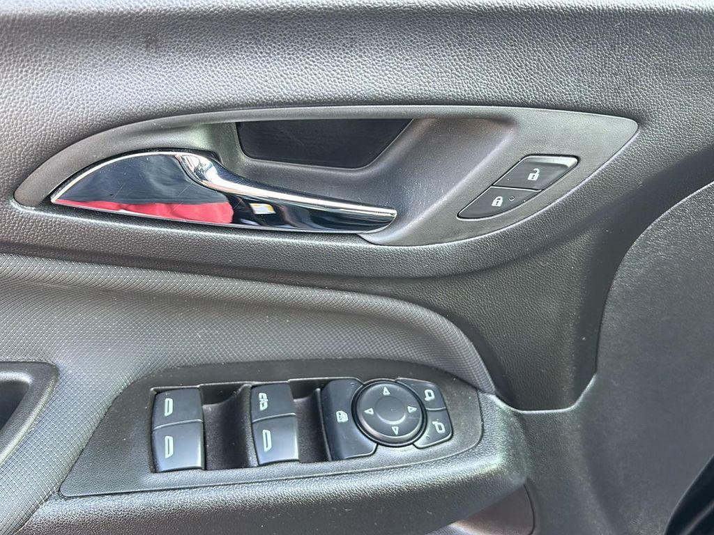used 2023 Chevrolet Equinox car, priced at $25,784