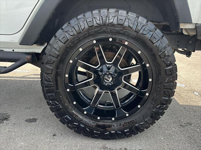 used 2015 Jeep Wrangler Unlimited car, priced at $16,295