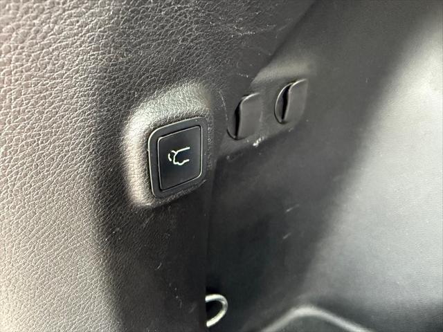 used 2019 Jeep Cherokee car, priced at $17,400