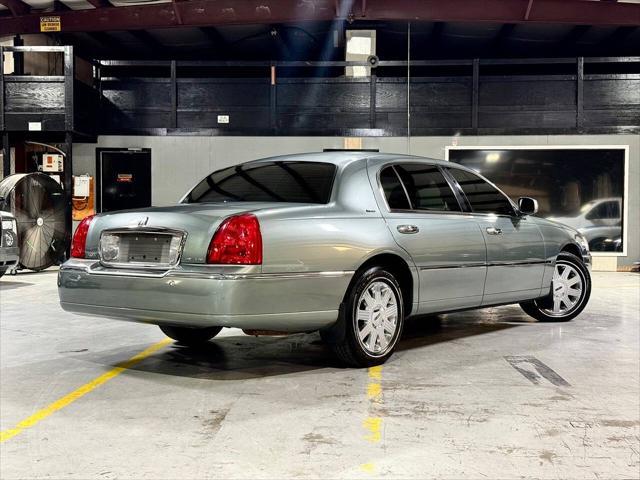 used 2004 Lincoln Town Car car, priced at $21,999