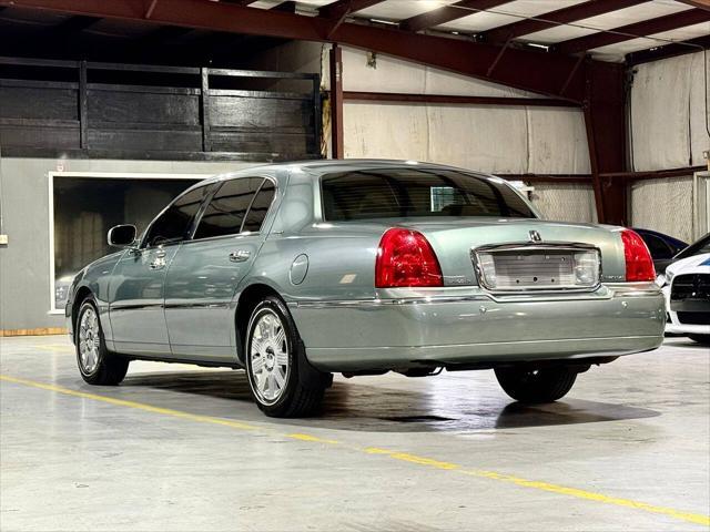 used 2004 Lincoln Town Car car, priced at $21,999