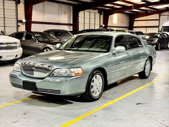 used 2004 Lincoln Town Car car, priced at $21,999