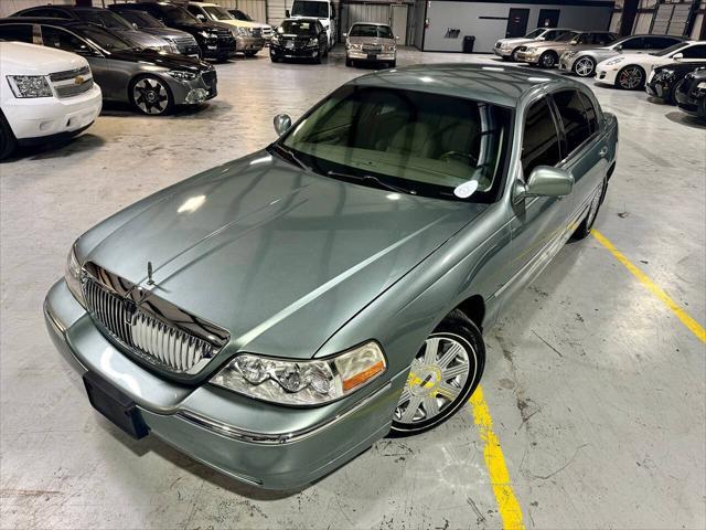 used 2004 Lincoln Town Car car, priced at $21,999