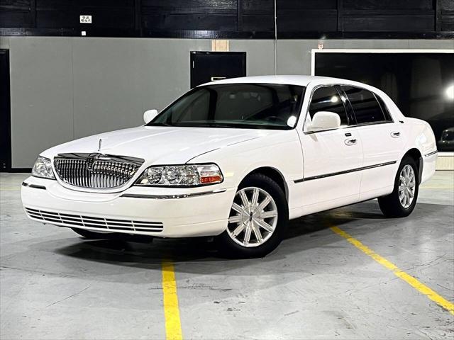 used 2010 Lincoln Town Car car, priced at $18,499