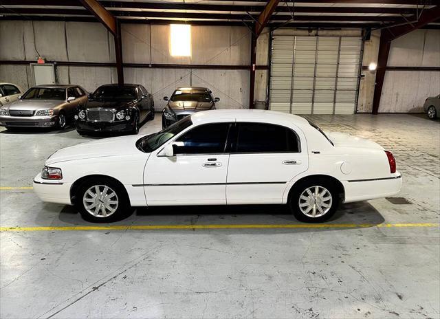 used 2010 Lincoln Town Car car, priced at $18,499