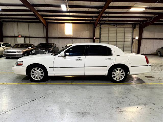 used 2010 Lincoln Town Car car, priced at $18,499