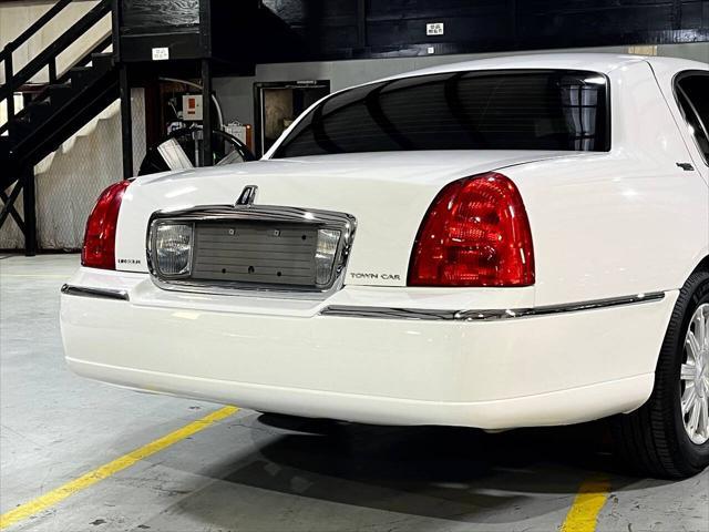 used 2010 Lincoln Town Car car, priced at $18,499