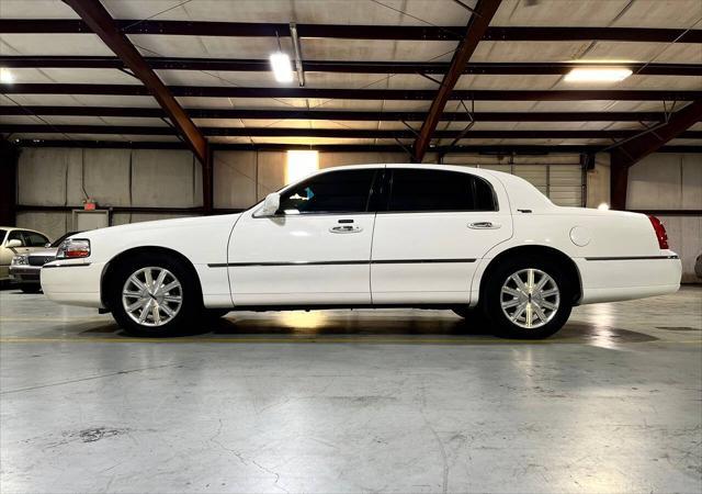 used 2010 Lincoln Town Car car, priced at $18,499