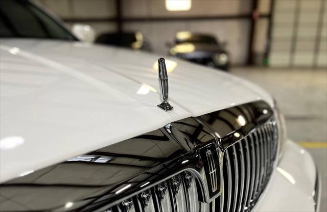 used 2010 Lincoln Town Car car, priced at $18,499