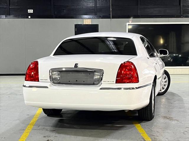 used 2010 Lincoln Town Car car, priced at $18,499