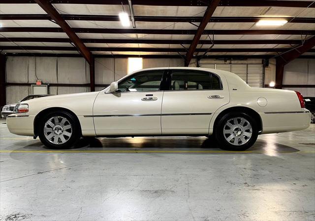 used 2003 Lincoln Town Car car, priced at $14,699