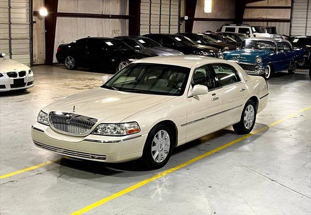 used 2003 Lincoln Town Car car, priced at $14,699