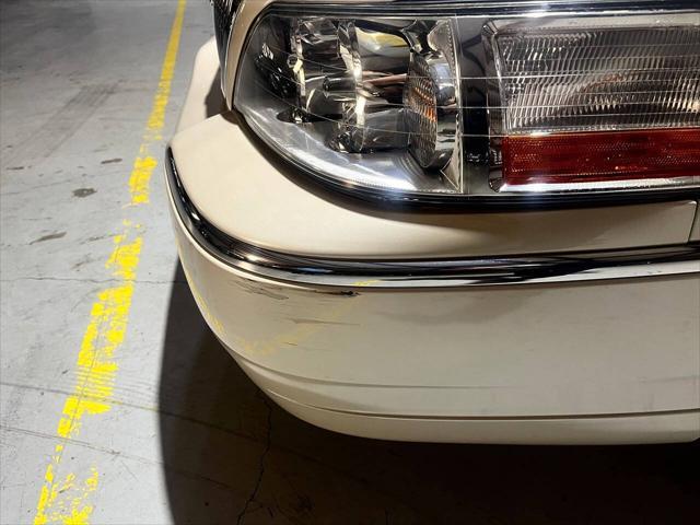 used 2003 Lincoln Town Car car, priced at $14,699