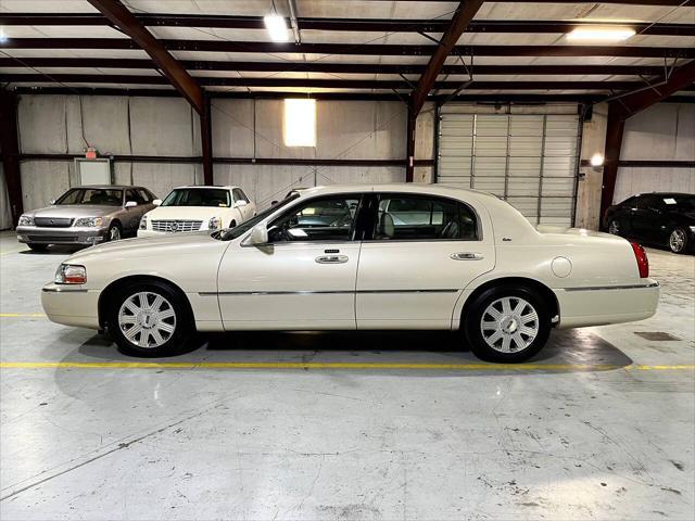 used 2003 Lincoln Town Car car, priced at $14,699