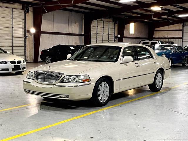 used 2003 Lincoln Town Car car, priced at $14,699