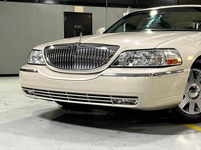 used 2003 Lincoln Town Car car, priced at $14,699