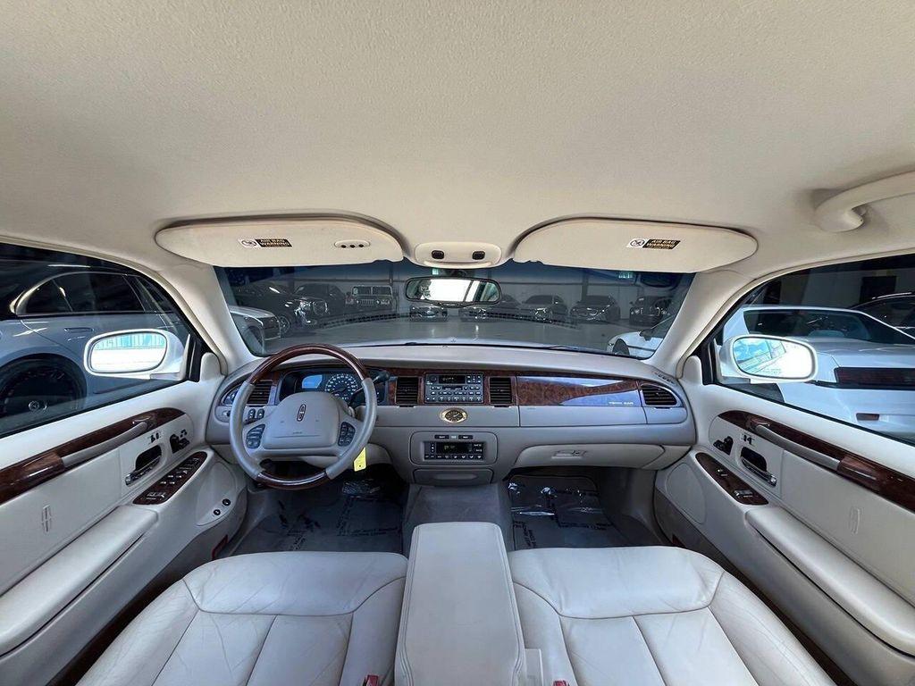 used 2002 Lincoln Town Car car, priced at $17,499