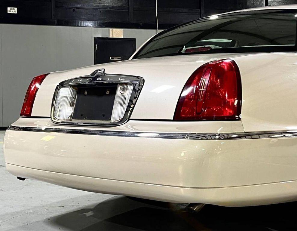 used 2002 Lincoln Town Car car, priced at $17,999