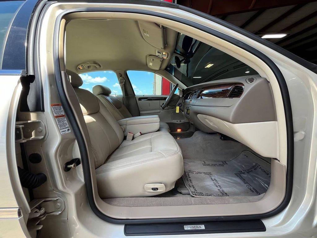 used 2002 Lincoln Town Car car, priced at $17,999