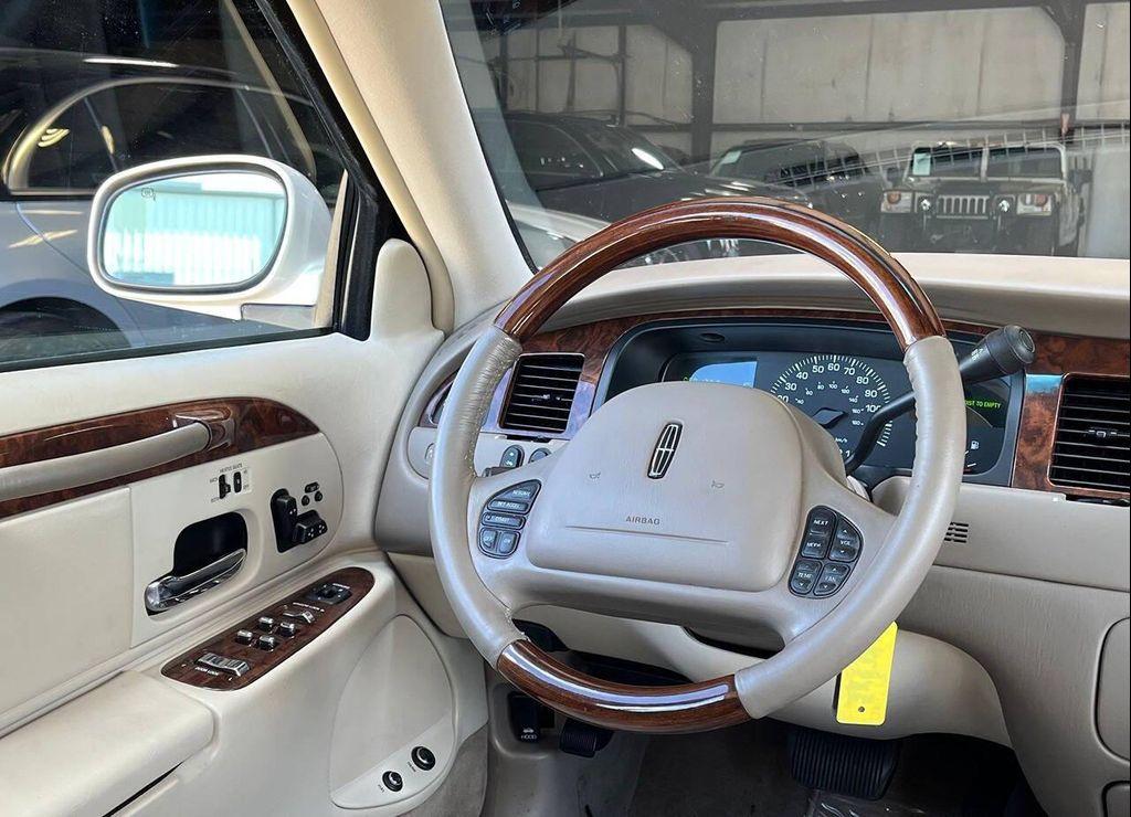 used 2002 Lincoln Town Car car, priced at $17,999