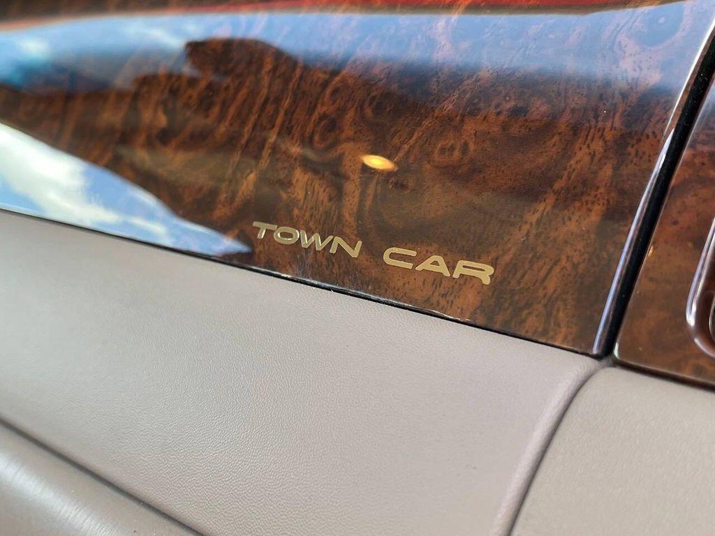used 2002 Lincoln Town Car car, priced at $17,999