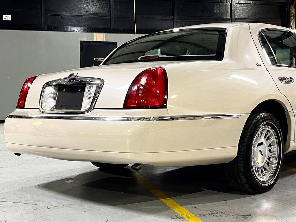 used 2002 Lincoln Town Car car, priced at $17,499