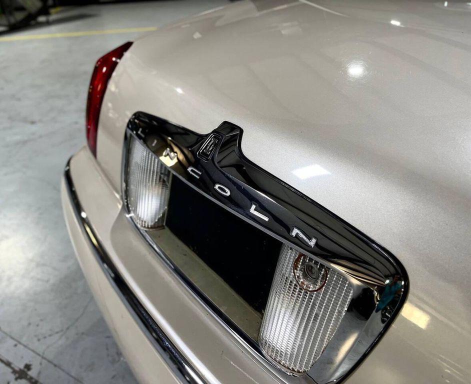 used 2002 Lincoln Town Car car, priced at $17,999