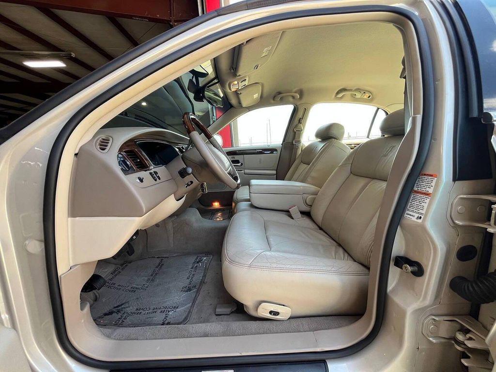 used 2002 Lincoln Town Car car, priced at $17,499
