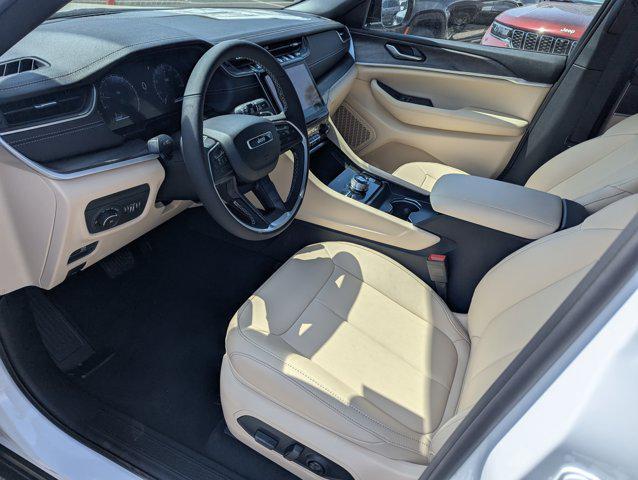 new 2025 Jeep Grand Cherokee car, priced at $47,895